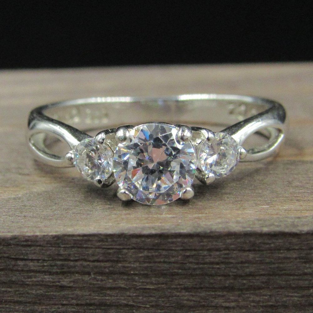 Size 7 Sterling Triple Round Cubic Zirconia Ring - Picture 1 of 8